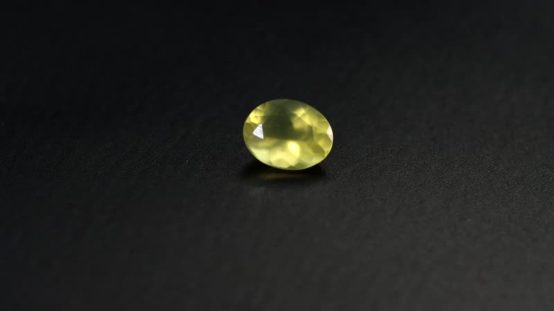 Canary Opal (Ovl 9x7 mm) 1.00 ctw