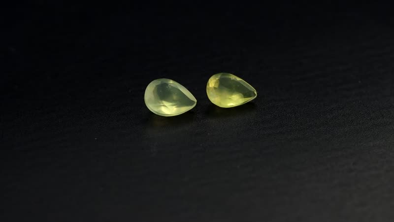Canary Opal Set of 2 (Pear 7x5 mm) 0.94 ctw