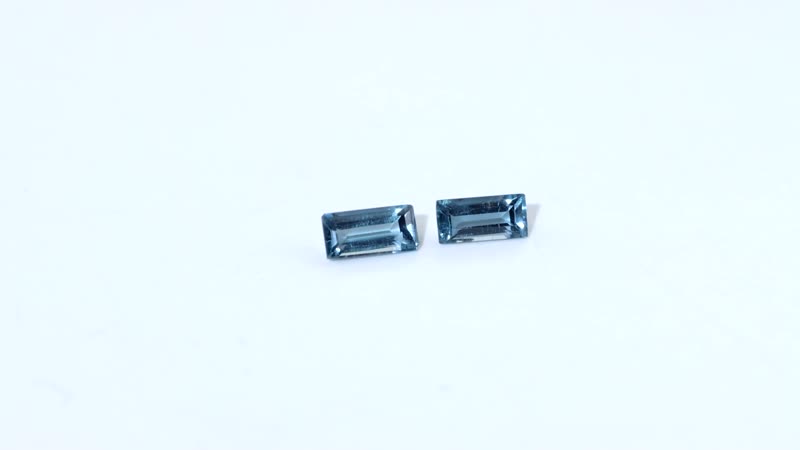 London Blue Topaz Set of 2 (Bgt 5x2.5 mm) 0.47 ctw