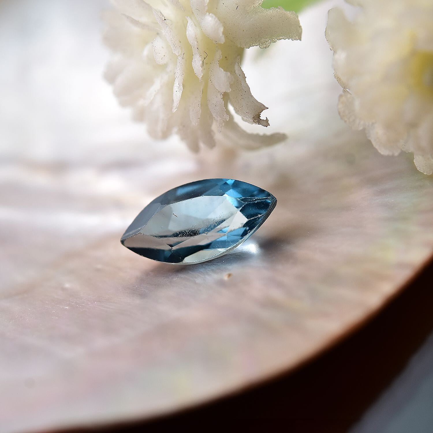 London Blue Topaz (Mrq 8x4 mm) 0.58 ctw