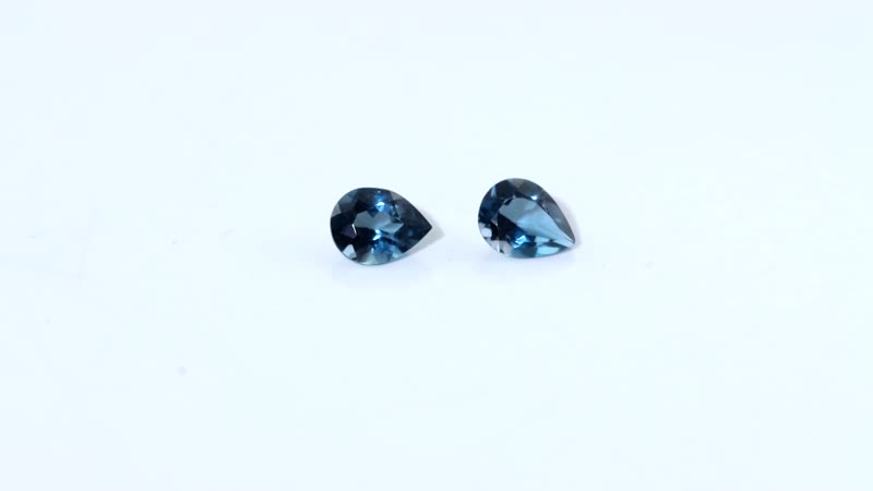 London Blue Topaz Set of 2 (Pear 5x4 mm) 0.66 ctw