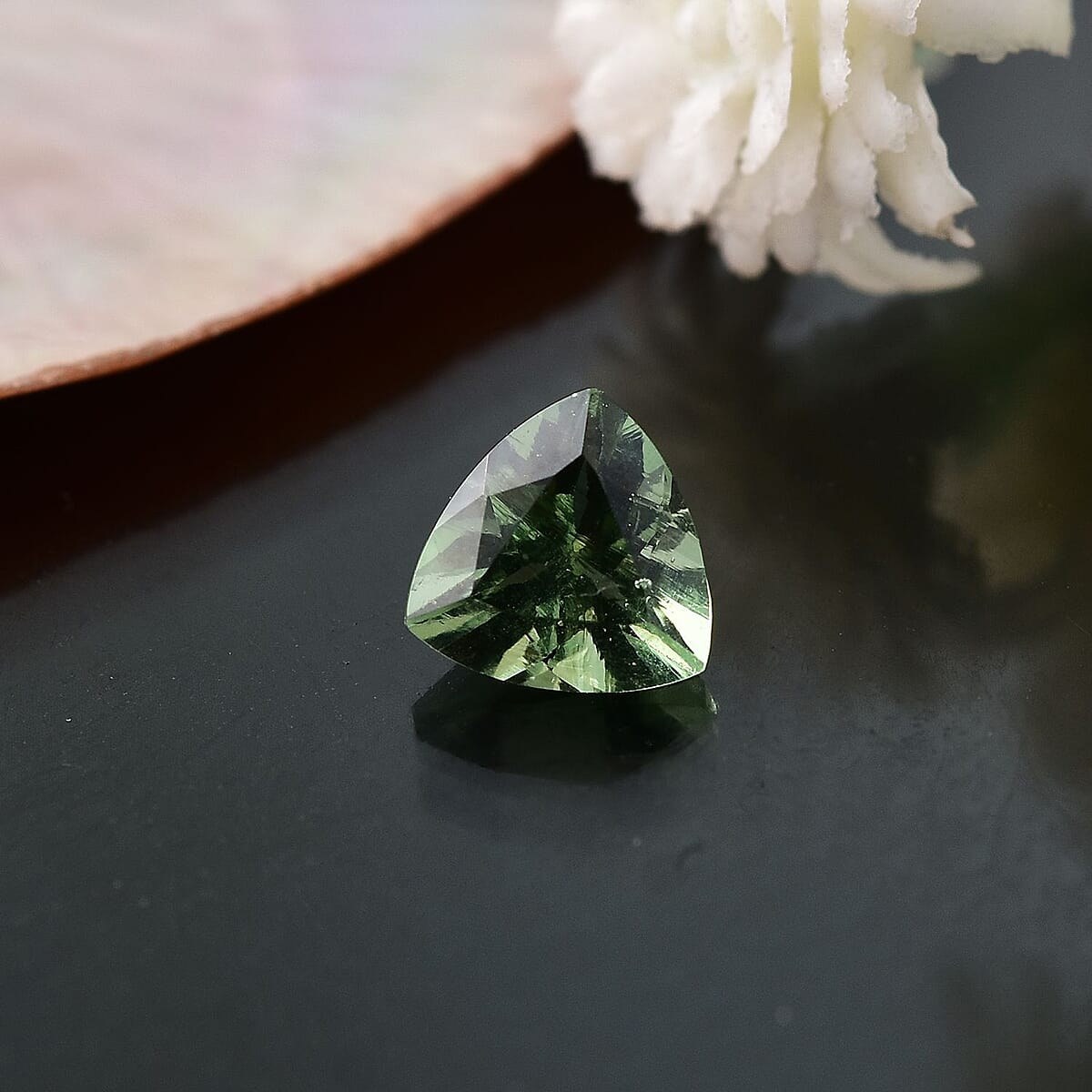 Bohemian Moldavite (Trl 6 mm) 0.56 ctw image number 1