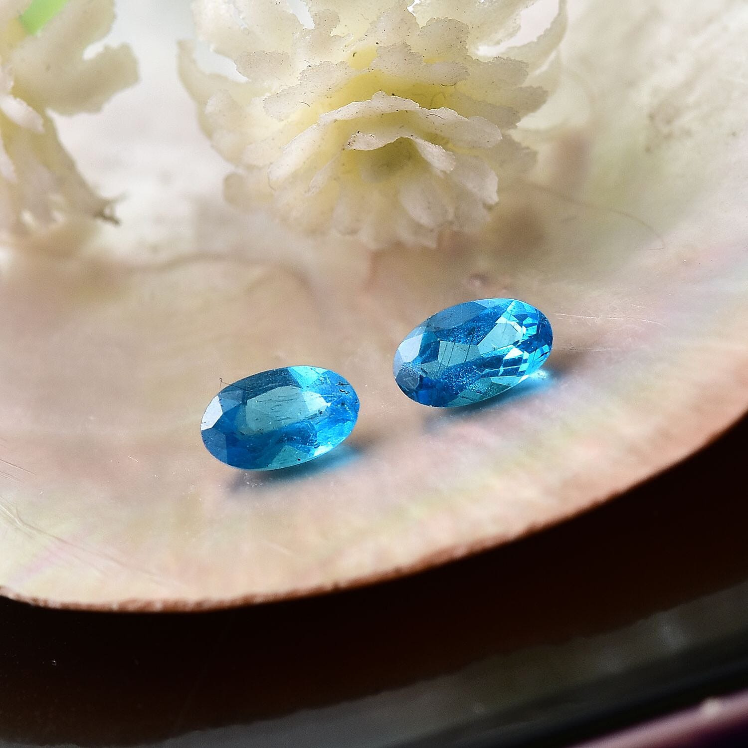 Malgache Neon Apatite Set of 2 (Ovl 5x3 mm) 0.42 ctw