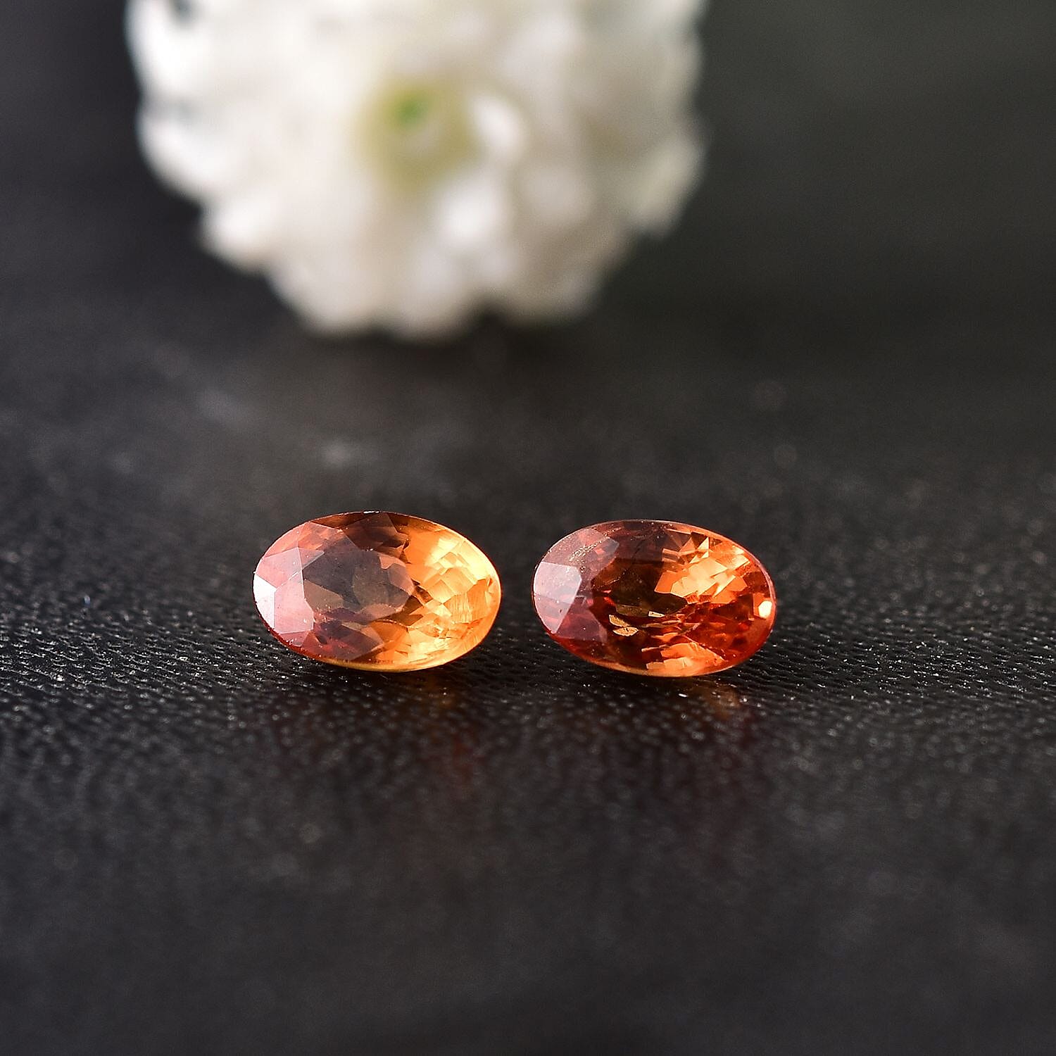 Orange Sapphire Set of 2 (Ovl 5x3 mm) 0.58 ctw