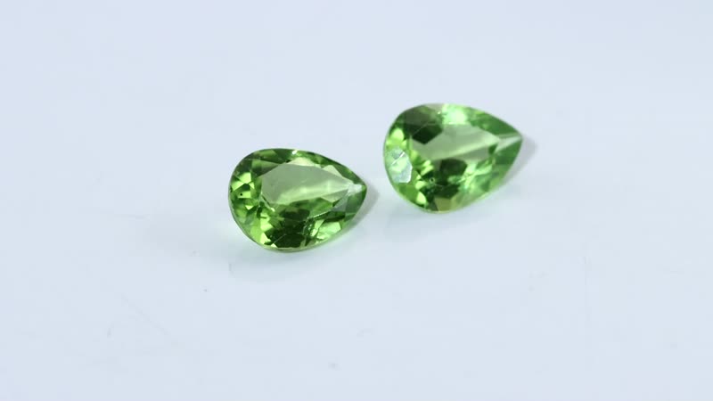 Hebei Peridot Set of 2 (Pear 9x7mm) 2.94 ctw