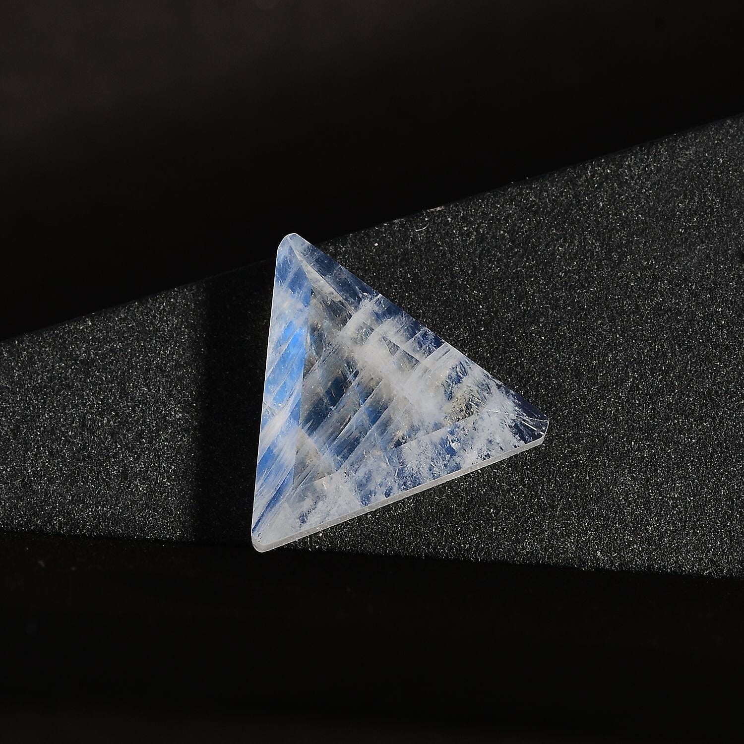 AA Rainbow Moonstone (Fancy 12x10 mm) 3.03 ctw