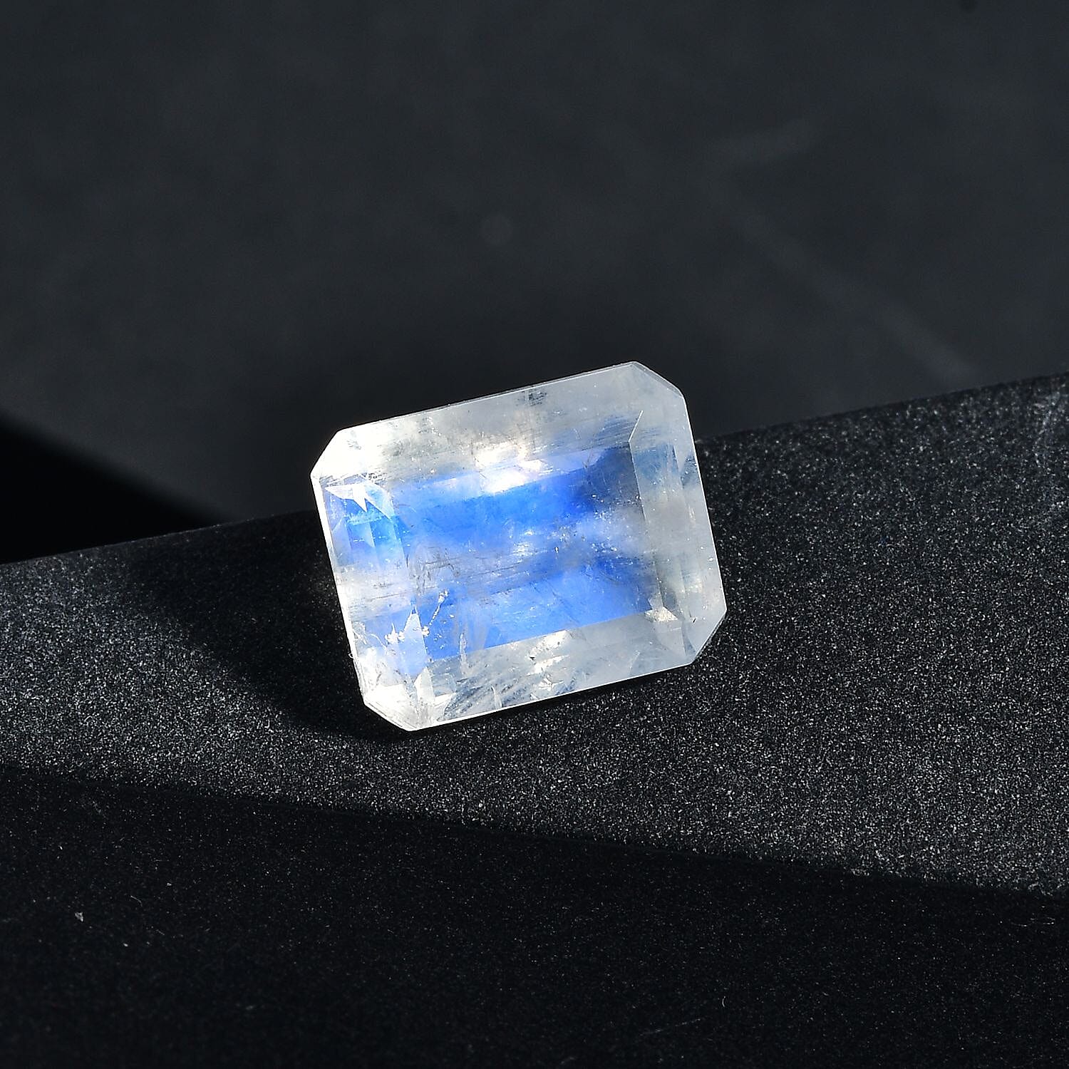 AAA Rainbow Moonstone (Oct 10x8 mm) 2.50 ctw