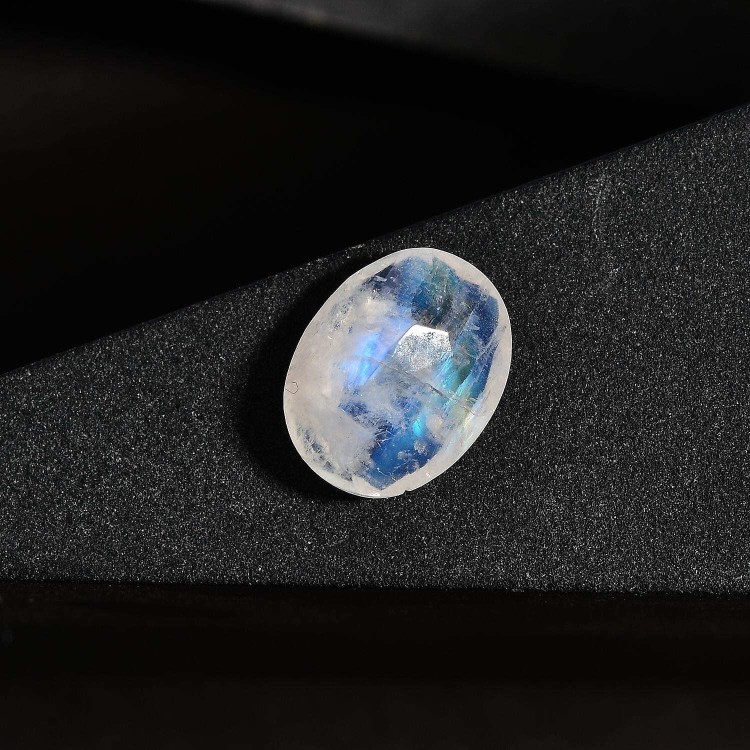 Rainbow Moonstone (Oval 10x8 mm) 2.26 ctw