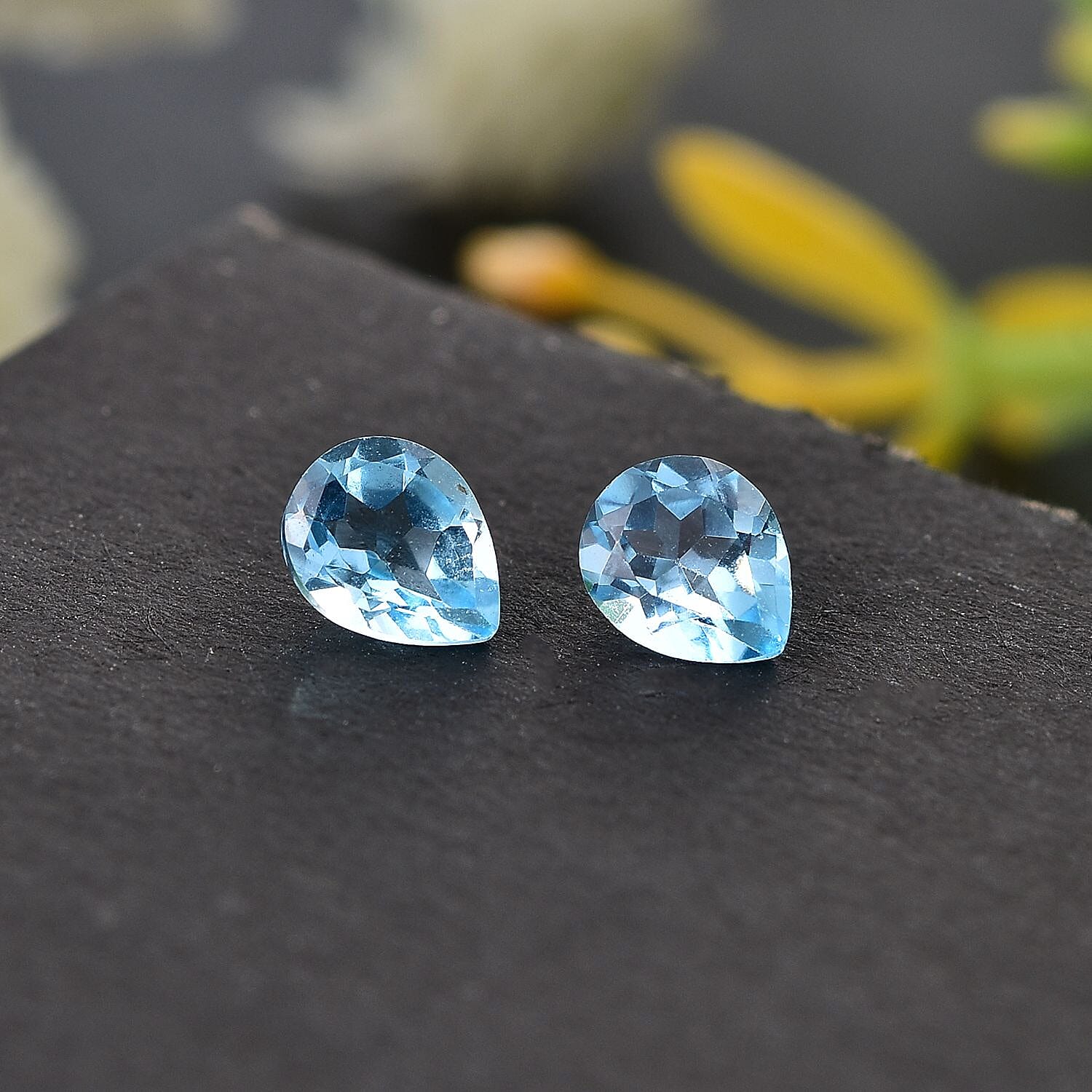 Swiss Blue Topaz Set of 2 (Pear 5x4 mm) 0.70 ctw
