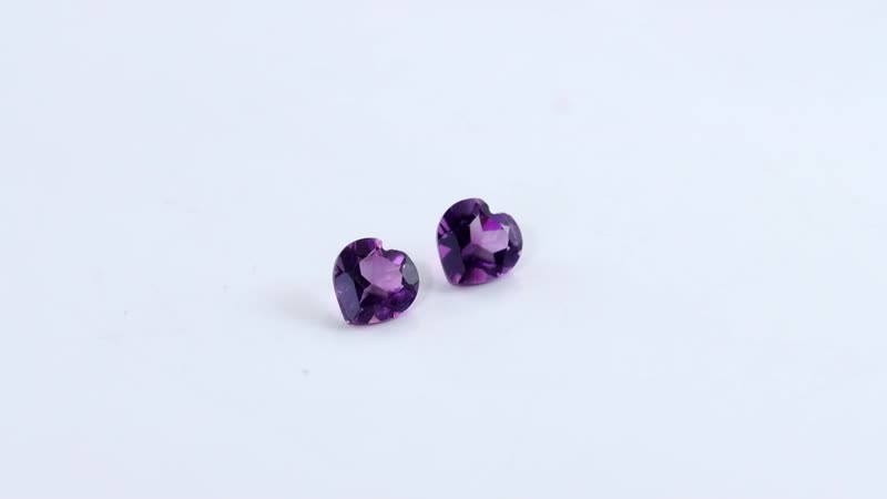 Uruguayan Amethyst Set of 2 (Hrt 6 mm) 1.18 ctw