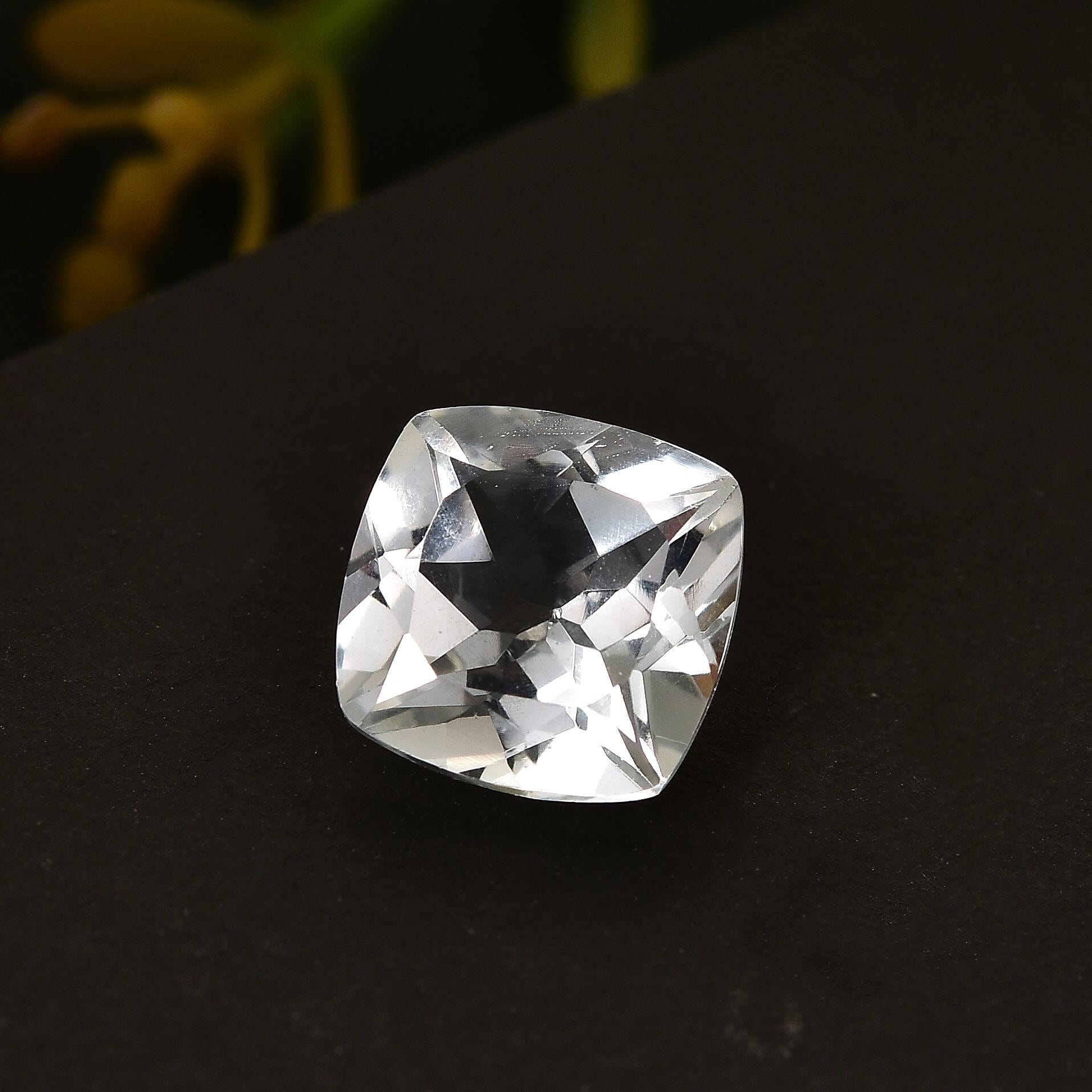 White Topaz (Cush 11x11 mm) 6.17 ctw