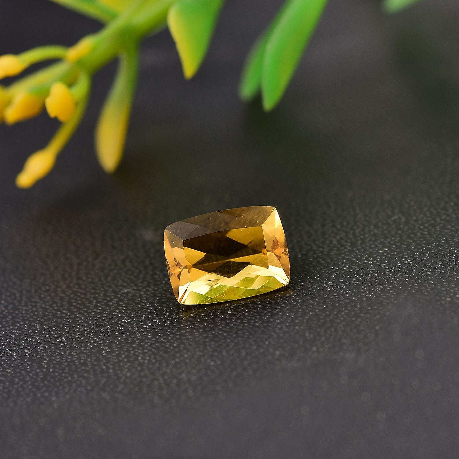 AA Yellow Beryl (Cush 8x6 mm) 1.30 ctw