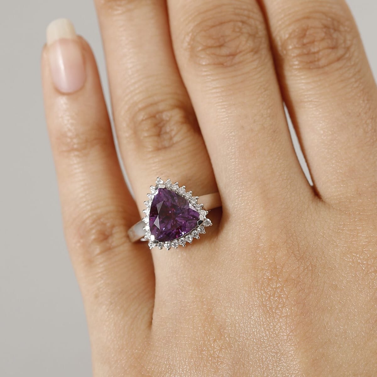 Certified & Appraised Luxuriant AAA Lab Grown Purple Sapphire and E-F VS Lab Grown Diamond 5.17 ctw Ring in 10K White Gold (Size 10.0) image number 2
