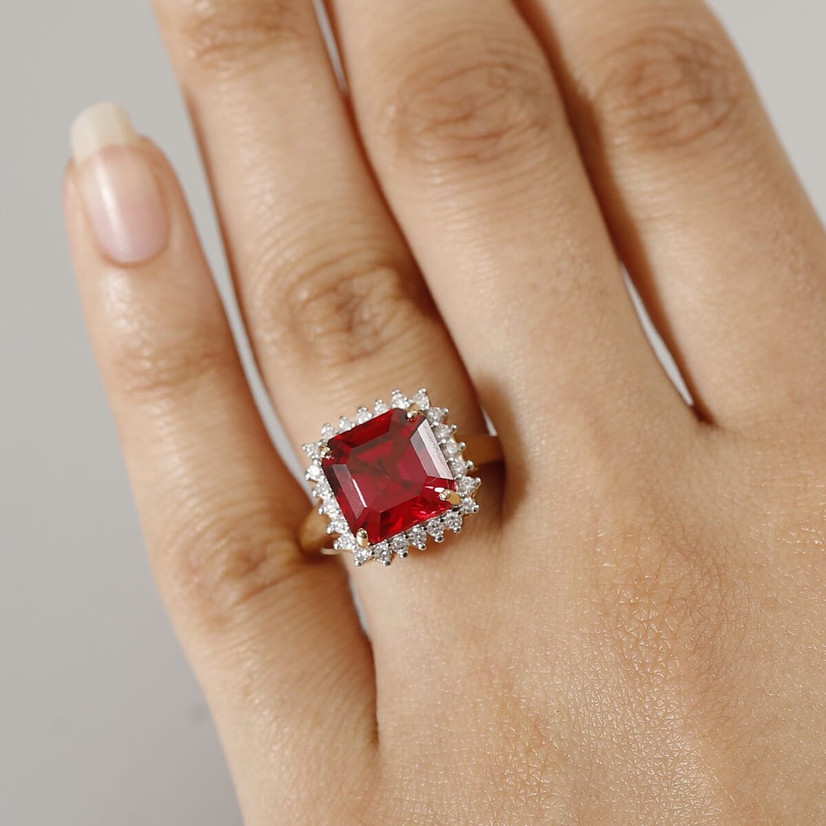 Certified & Appraised Luxuriant 10K Yellow Gold AAA Asscher Cut Lab Grown Padparadscha Sapphire, E-F VS Lab Grown Diamond 6.89 ctw Ring (Size 6.0) image number 2