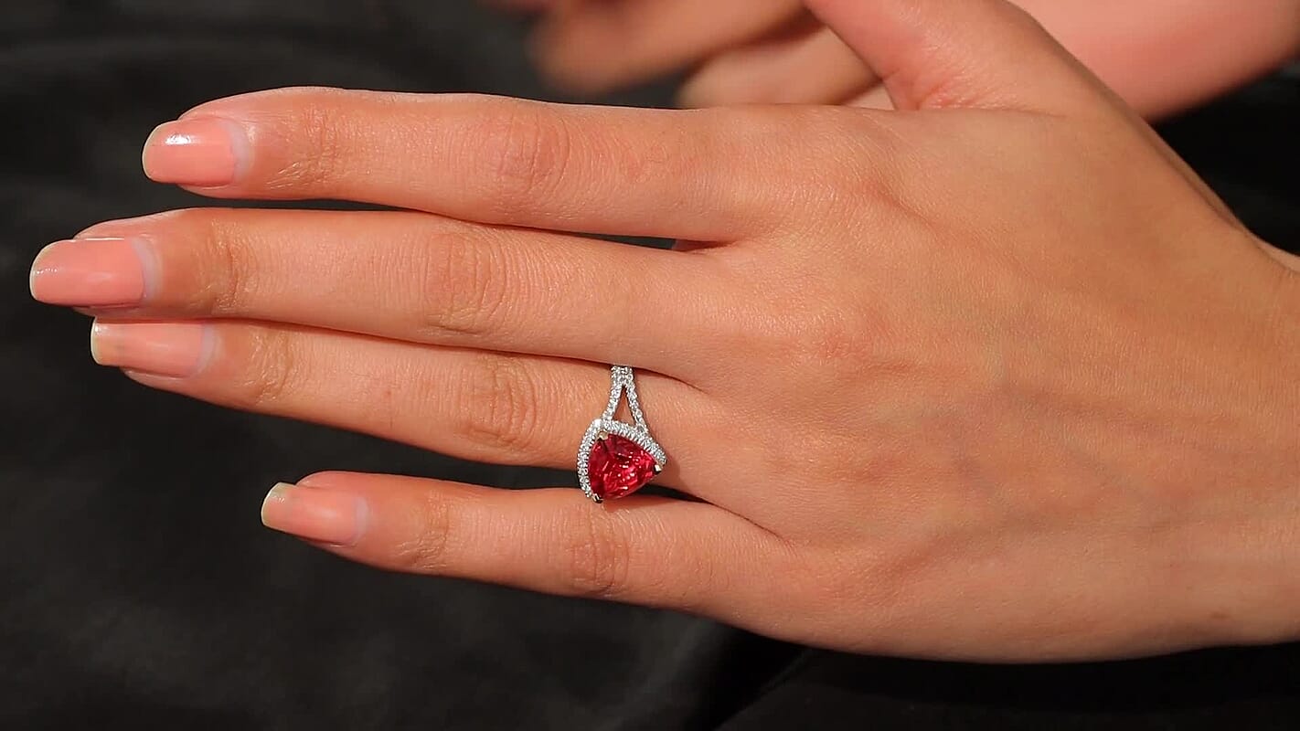 Certified & Appraised Luxuriant AAA Lab Grown Padparadscha Sapphire and E-F VS Lab Grown Diamond 5.28 ctw Ring in 10K Yellow Gold