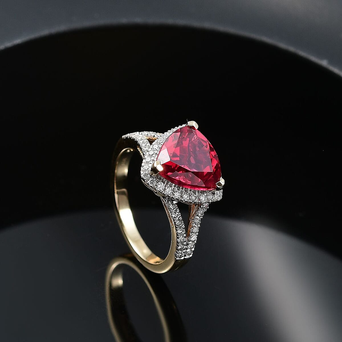 Certified & Appraised Luxuriant AAA Lab Grown Padparadscha Sapphire and E-F VS Lab Grown Diamond 5.28 ctw Ring in 10K Yellow Gold (Size 12.0) image number 1