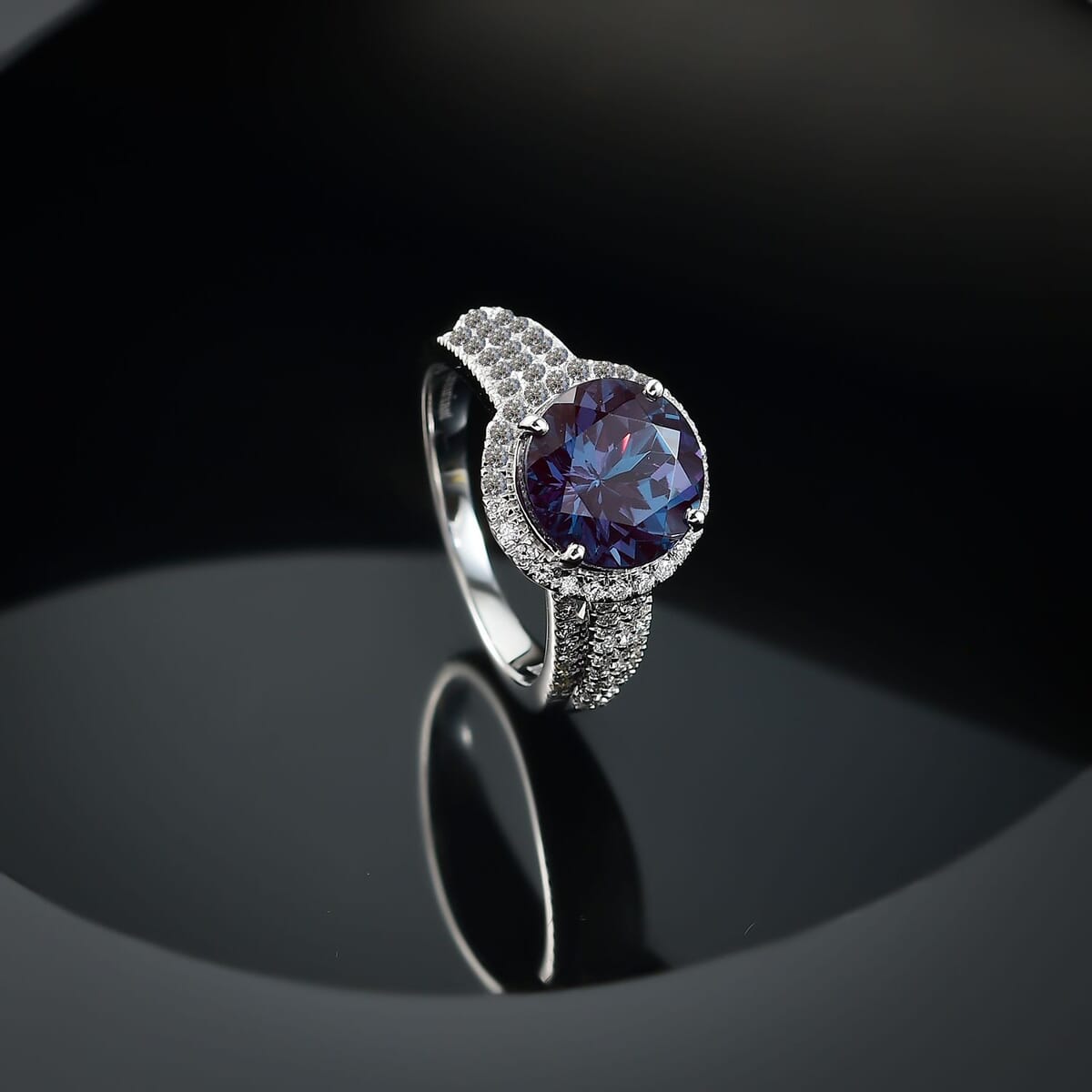 Certified & Appraised Luxuriant AAA Lab Grown Alexandrite and E-F VS Lab Grown Diamond 5.63 ctw Ring in 10K White Gold (Size 10.0) image number 1