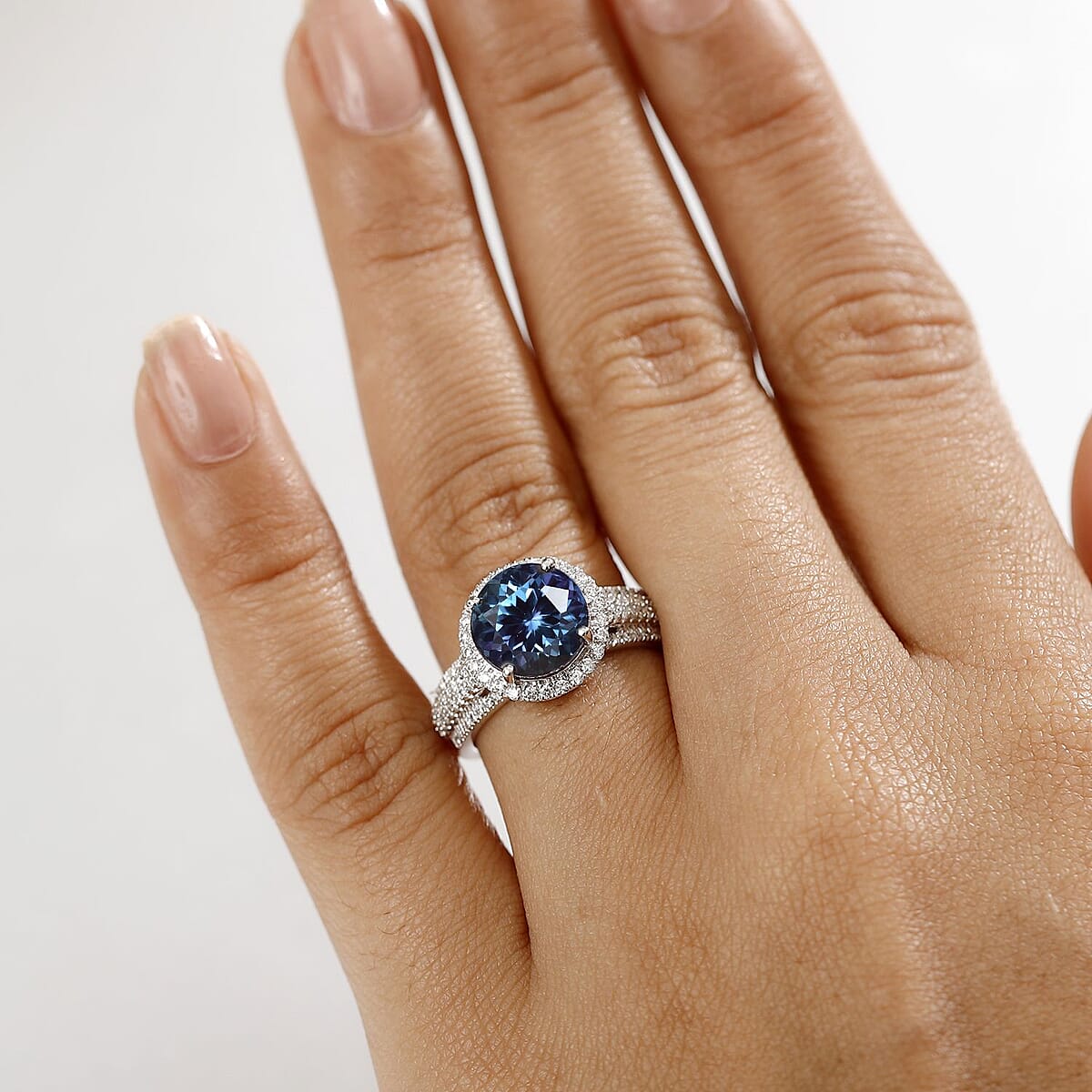 Certified & Appraised Luxuriant AAA Lab Grown Alexandrite and E-F VS Lab Grown Diamond 5.63 ctw Ring in 10K White Gold (Size 8.0) image number 2