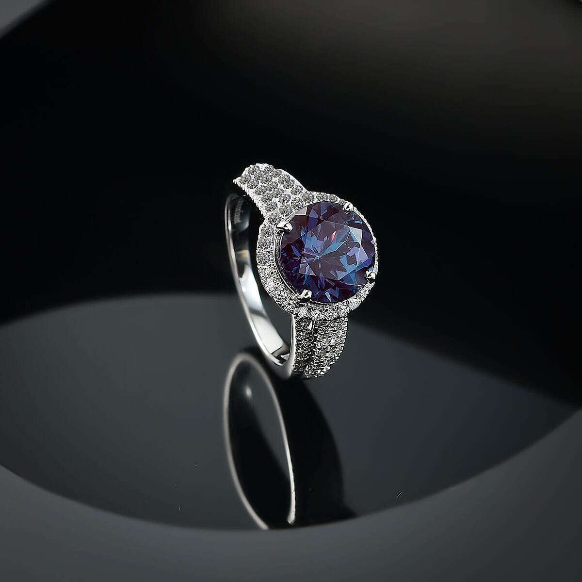 Certified & Appraised Luxuriant AAA Lab Grown Alexandrite and E-F VS Lab Grown Diamond 5.63 ctw Ring in 10K White Gold (Size 8.5) image number 1