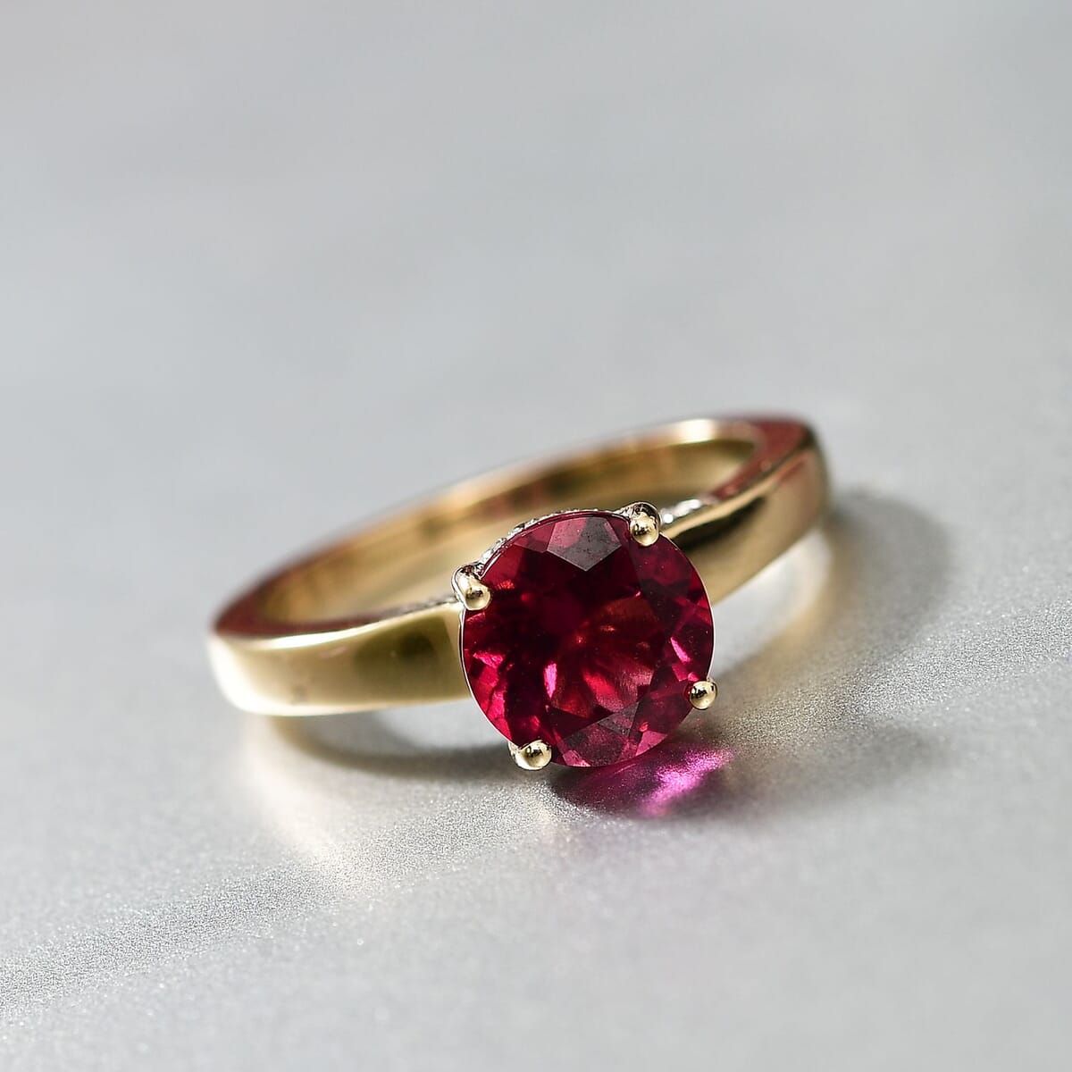 Certified & Appraised AAA Luxuriant Bixbite (LG) and E-F VS Lab Grown Diamond 2.10 ctw Ring in 10K Yellow Gold (Size 10.0) image number 1