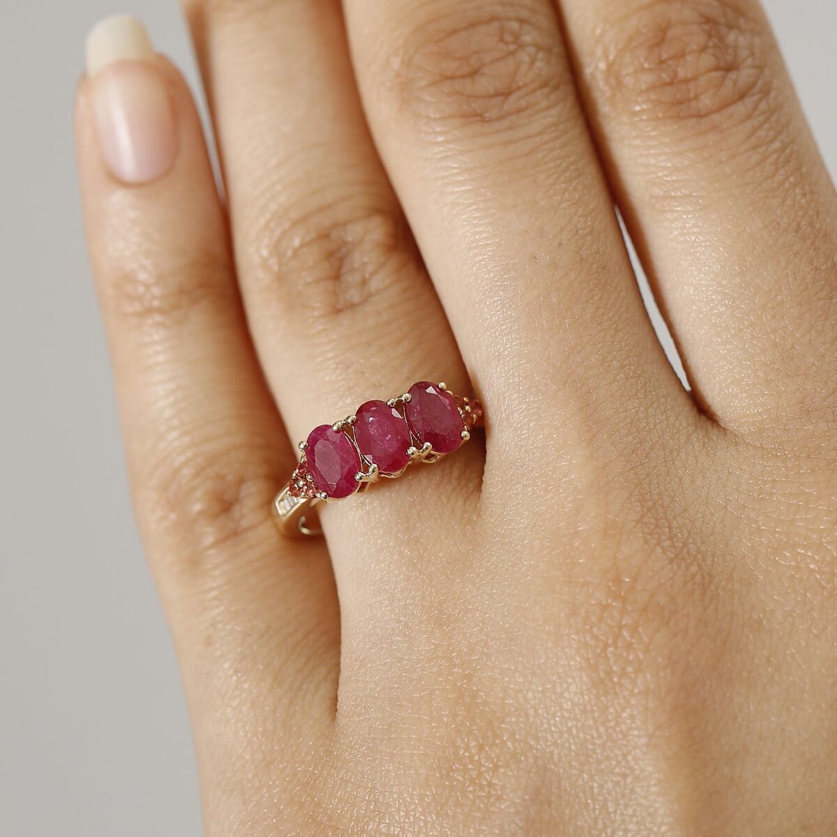 Luxoro AAA Montepuez Ruby, Padparadscha Sapphire and White Diamond I2 2.90 ctw Art Deco Halo Ring in 10K Yellow Gold (Size 9.0) image number 2
