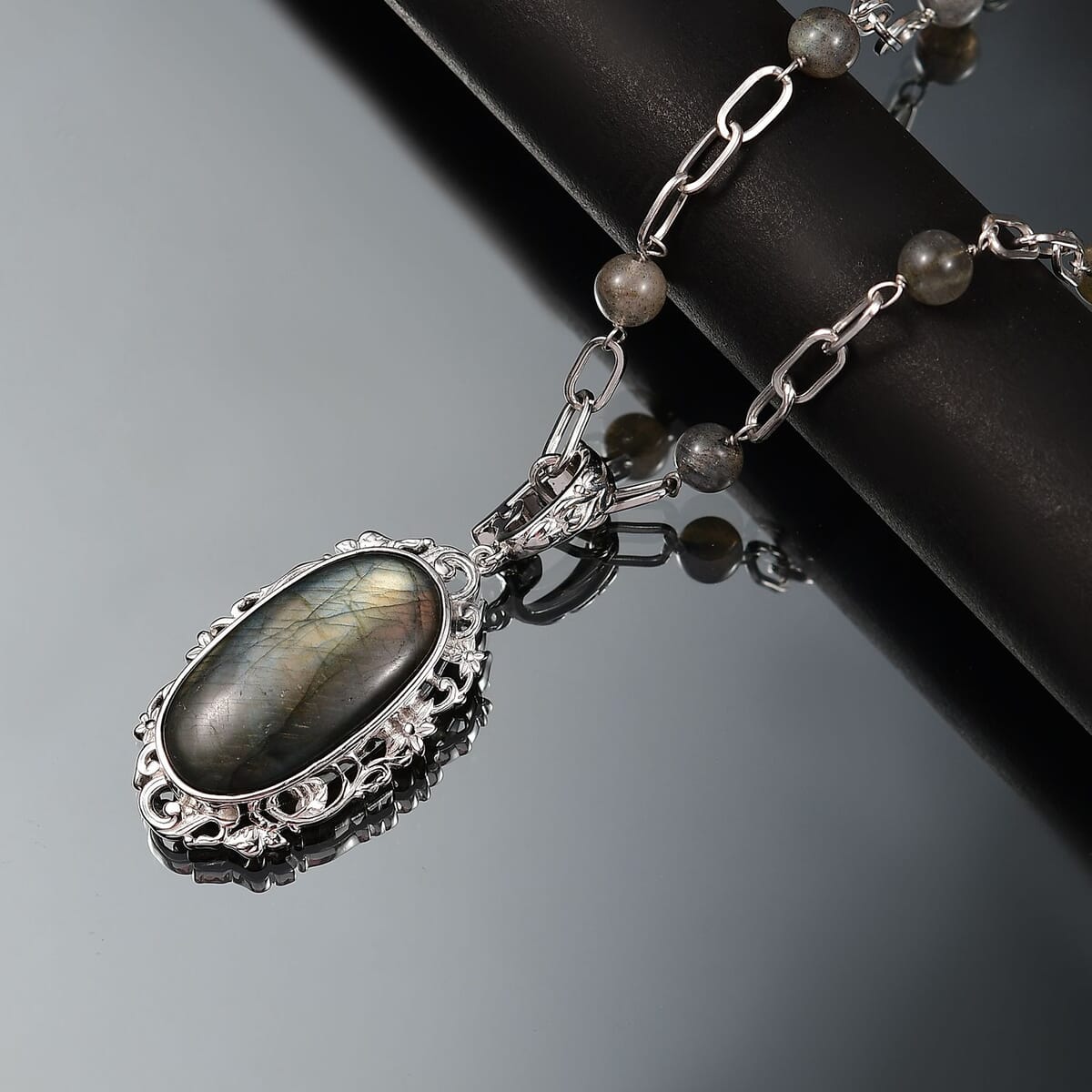Karis Malagasy Labradorite Pendant com Necklace (18 Inches) in Platinum Bond 35.00 ctw image number 1