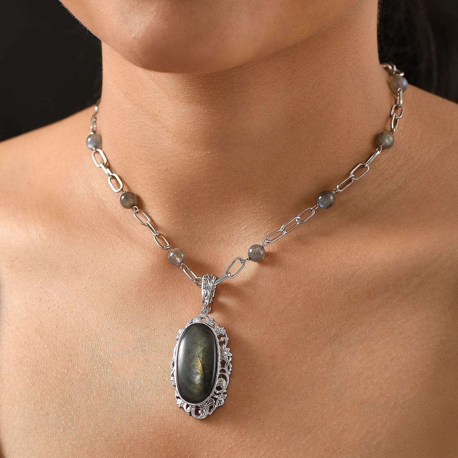 Karis Malagasy Labradorite Pendant com Necklace (18 Inches) in Platinum Bond 35.00 ctw