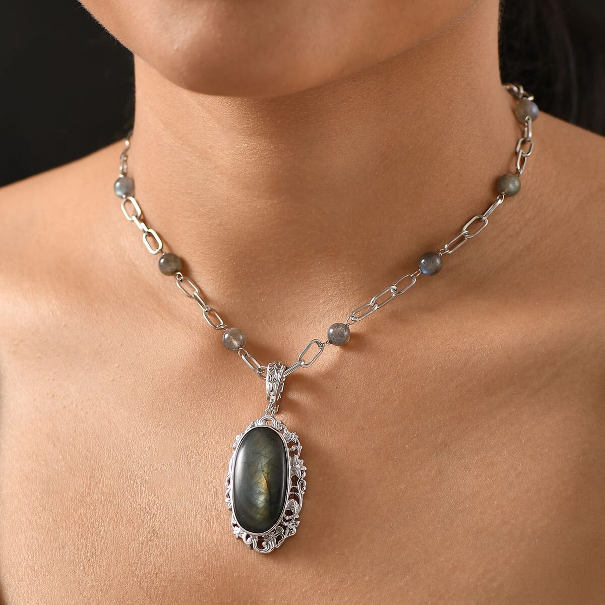 Karis Malagasy Labradorite Pendant com Necklace (18 Inches) in Platinum Bond 35.00 ctw image number 2