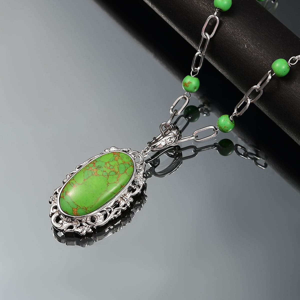 Karis Mojave Green Turquoise Pendant com Necklace (18 Inches) in Platinum Bond 27.90 ctw image number 1