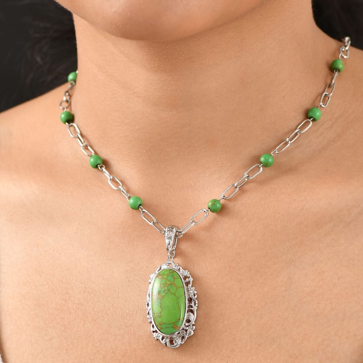 Karis Mojave Green Turquoise Pendant com Necklace (18 Inches) in Platinum Bond 27.90 ctw image number 2
