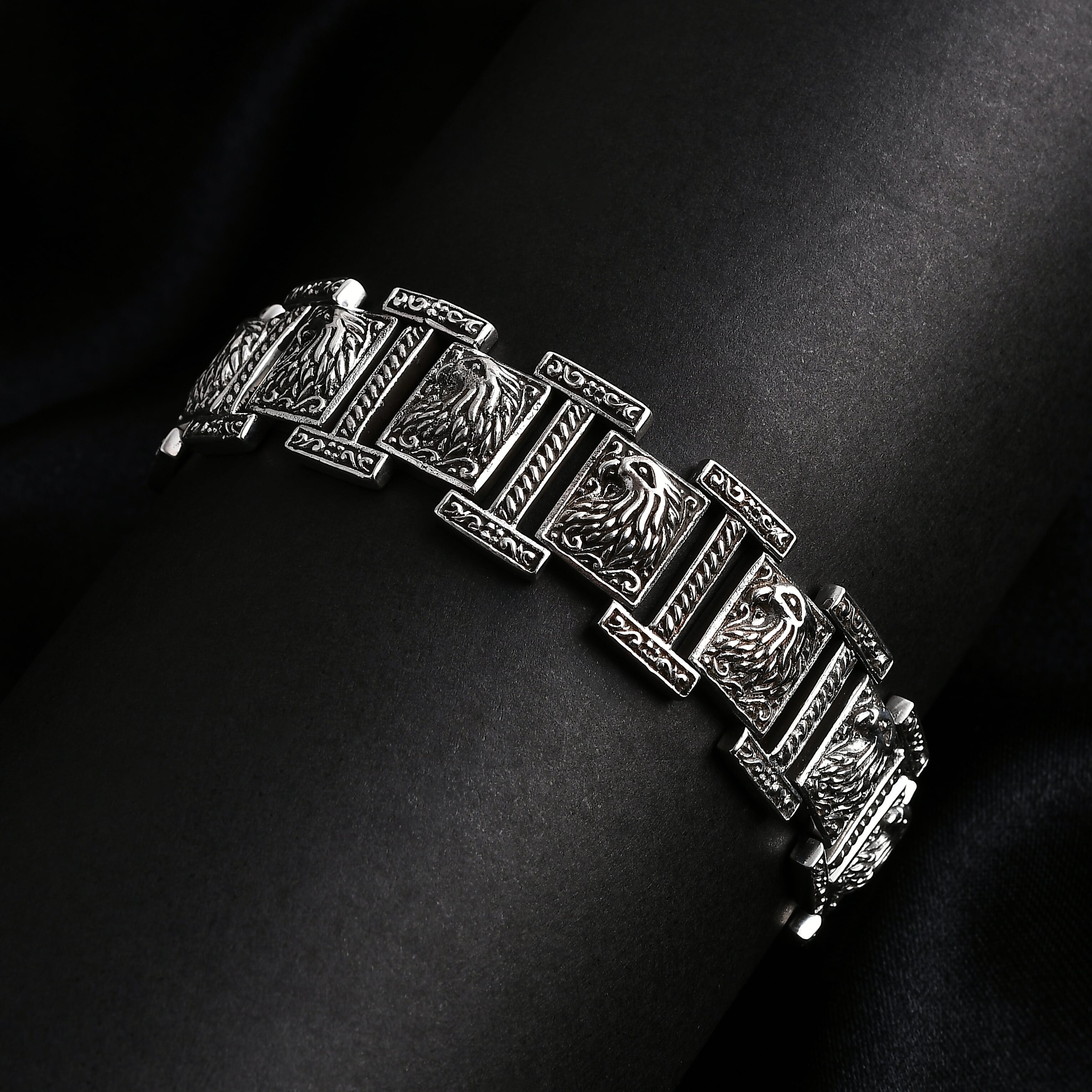 Bali Legacy Eagle Bracelet in Sterling Silver (8.00 In) 39.75 Grams