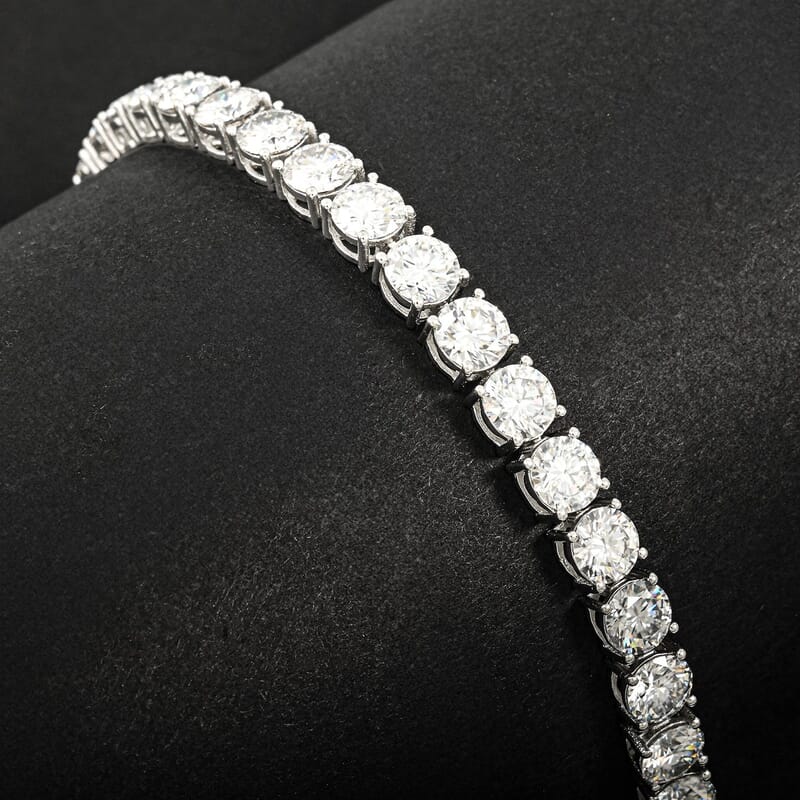 Moissanite 15.10 ctw Tennis Bracelet in Platinum Over Sterling Silver (6.50 In)
