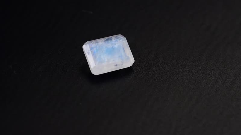 Rainbow Moonstone (Oct 10x8 mm) 2.67 ctw Loose Gemstone