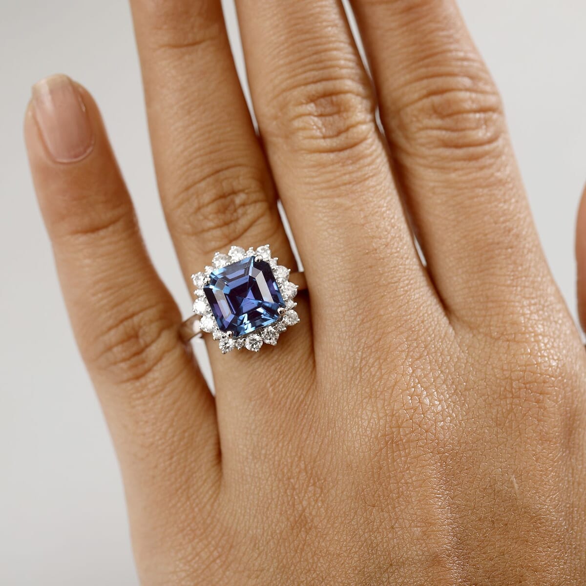 Certified & Appraised Luxuriant AAA Asscher Cut Lab Grown Alexandrite and E-F VS Lab Grown Diamond 7.04 ctw Ring in 10K White Gold (Size 8.0) image number 2