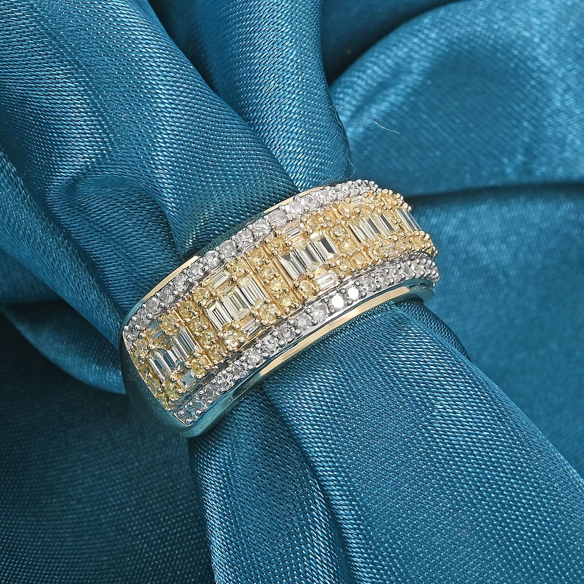 Natural Yellow and White Diamond 0.75 ctw Ring in 14K Yellow Gold (Size 7.0) 4.05 Grams image number 1