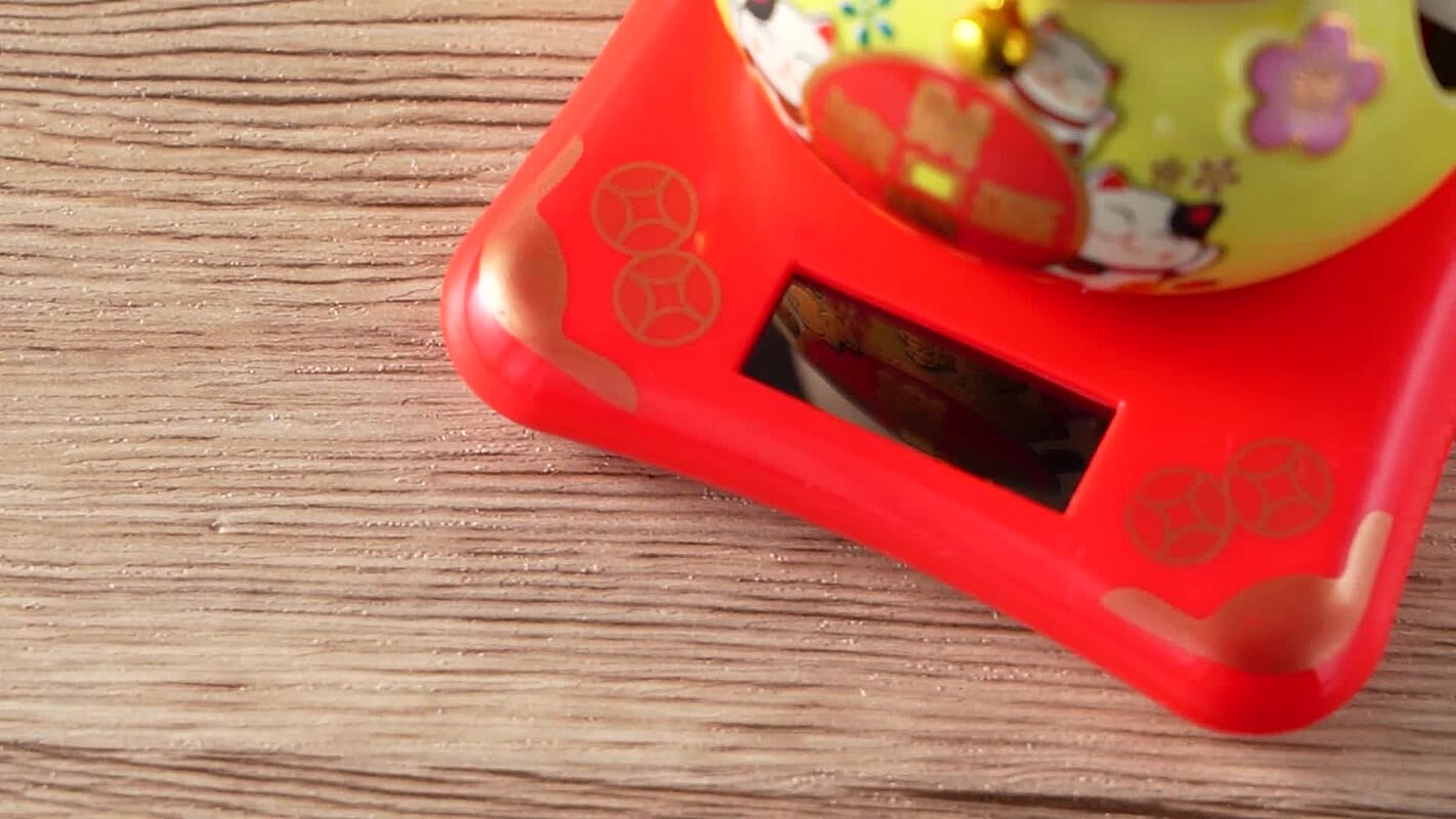 Ceramic Solar Money Cat Decoration - Rolling in Money