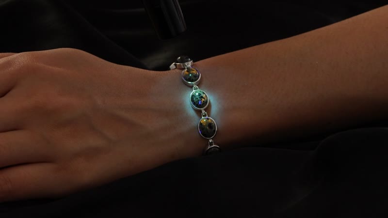 Karis Natural Yooperlite 31.30 ctw Bracelet in Platinum Bond (7.25 In) with Free UV Flash Light