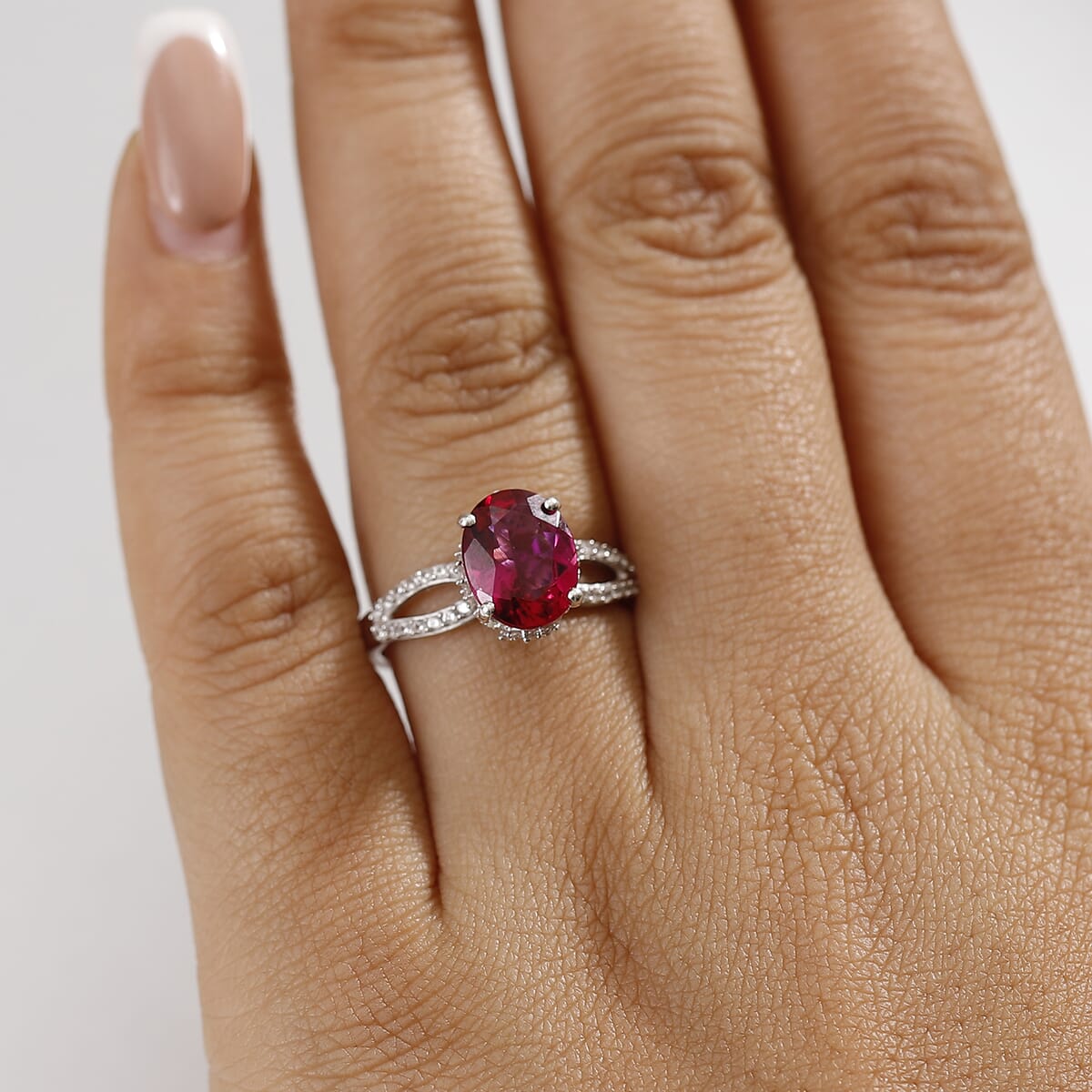 Luxuriant Premium Bixbite (LG) and White Zircon 2.90 ctw Infinity Grace Ring in Rhodium Over Sterling Silver (Size 10.0) image number 2