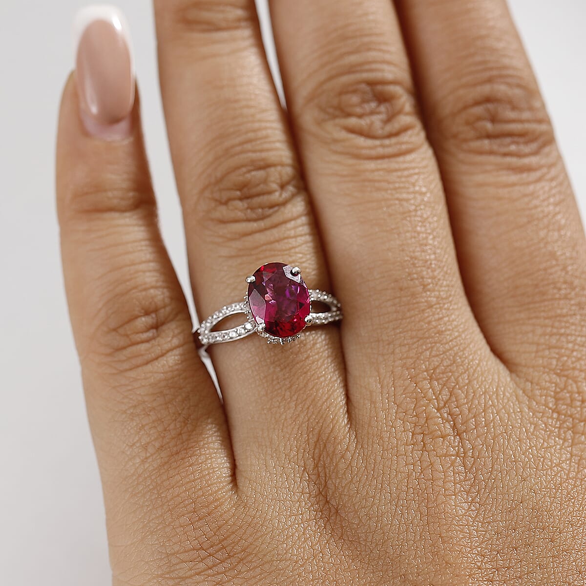 Luxuriant Premium Bixbite (LG) and White Zircon 2.90 ctw Infinity Grace Ring in Rhodium Over Sterling Silver (Size 6.0) image number 2