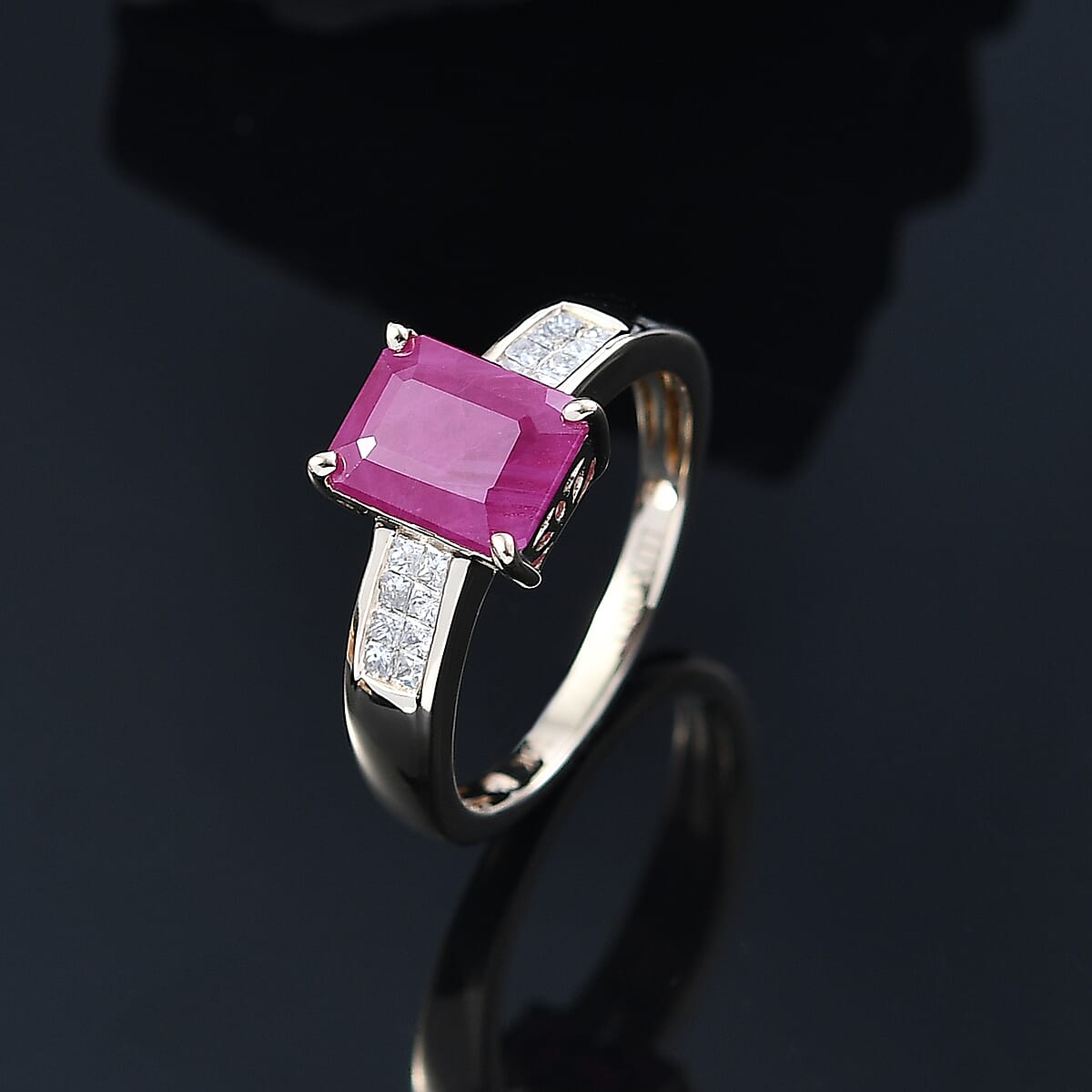 Luxoro AAA Royal Ruby and Diamond I2 3.50 ctw Ring in 10K Yellow Gold (Size 7.0) image number 1