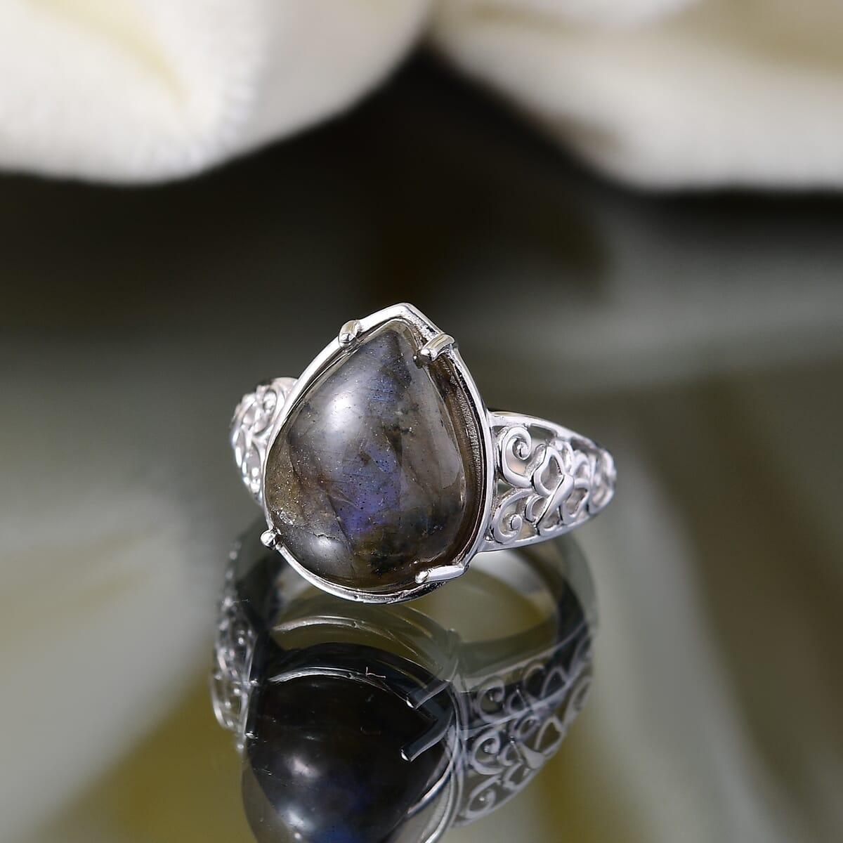 Karis Malagasy Labradorite Ring in Platinum Bond (Size 7.0) 8.65 ctw image number 1