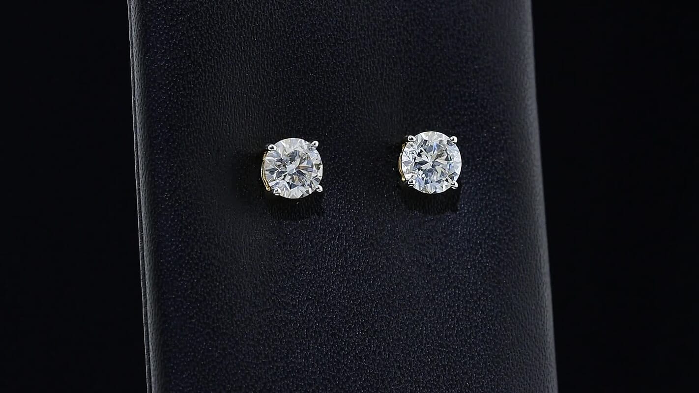 IGI Certified Luxuriant Lab Grown Diamond E-F VS 1.50 ctw Stud Earrings in 14K Yellow Gold