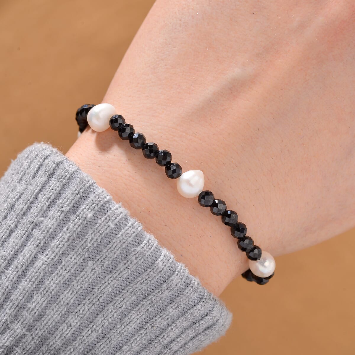 Freshwater Pearl and Thai Black Spinel 30.00 ctw Beaded Bracelet in ION Plated YG Stainless Steel (7.50-9.0In) image number 1
