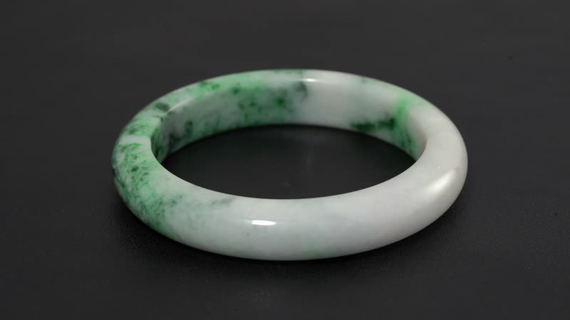 Natural Bi-Color Jade 270.00 ctw Bangle Bracelet (6.75 In)