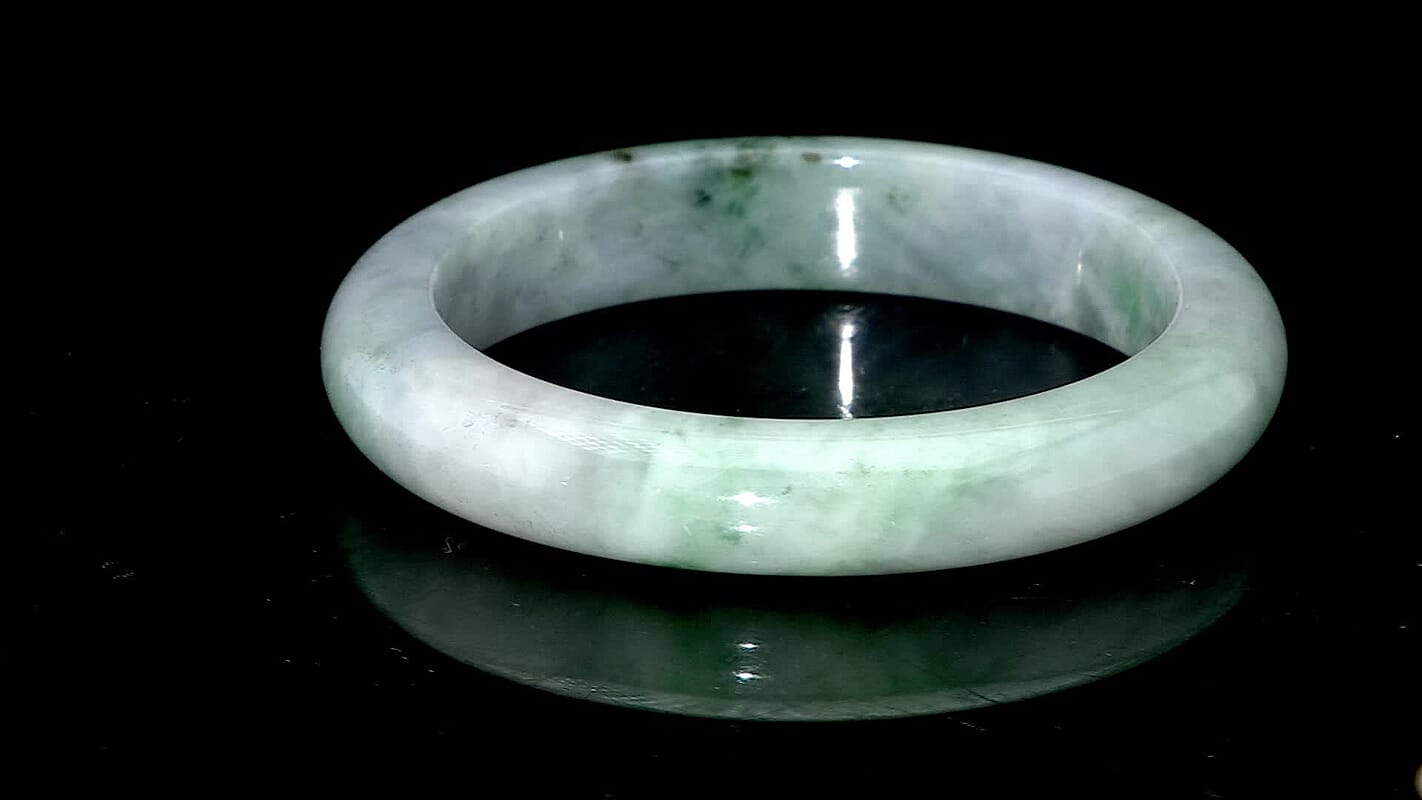 Natural Bi-Color Jade 270.00 ctw Bangle Bracelet (6.75 In)