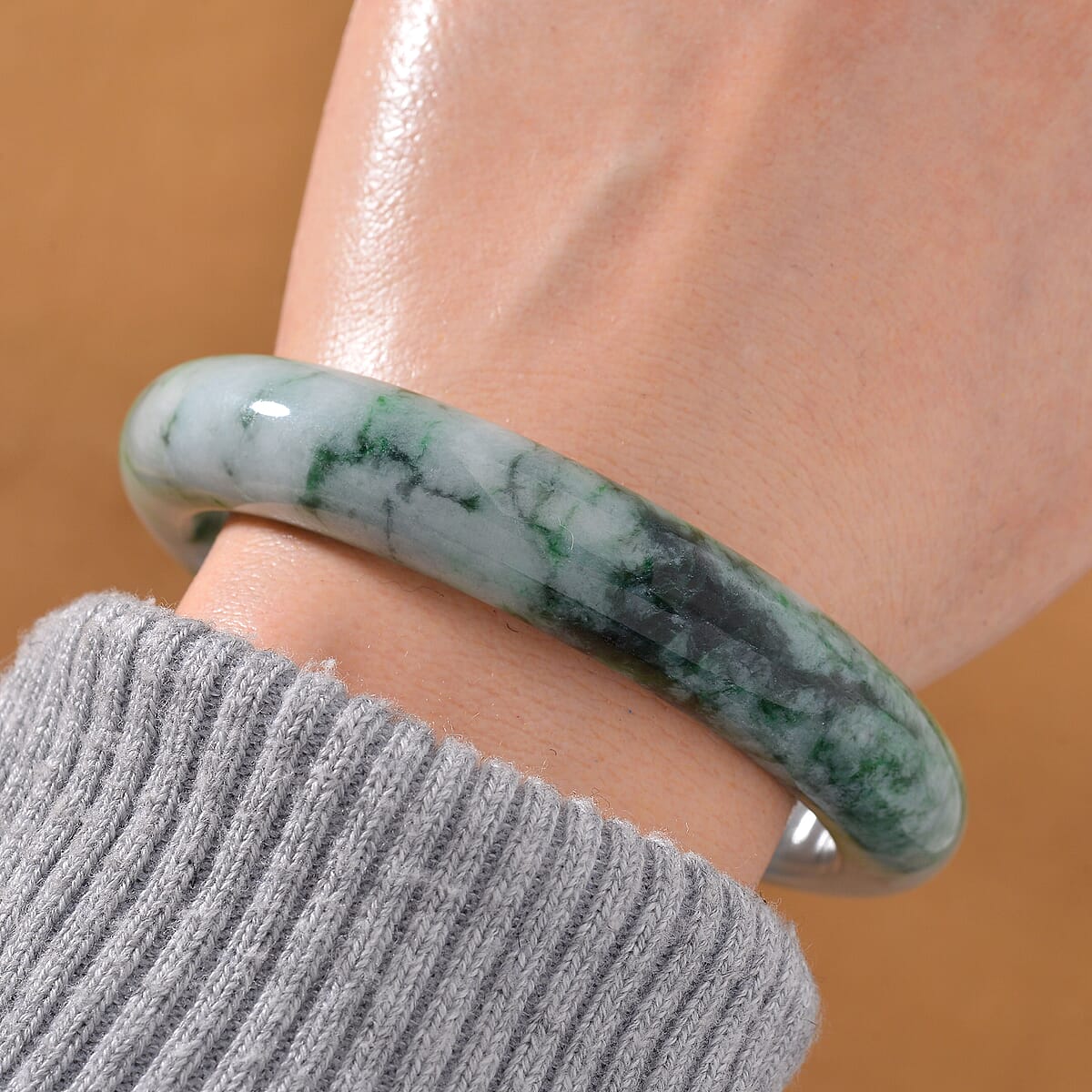 Natural Bi-Color Jade 260 ctw Bangle Bracelet (7.0 In) image number 1