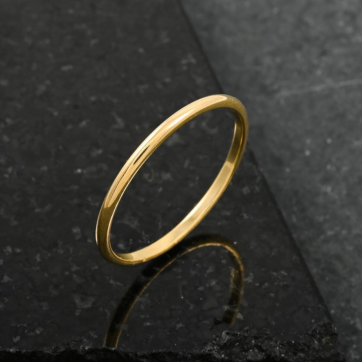 1mm Polished Band Ring in 14K Yellow Gold (Size 8.0) 0.94 Grams image number 1
