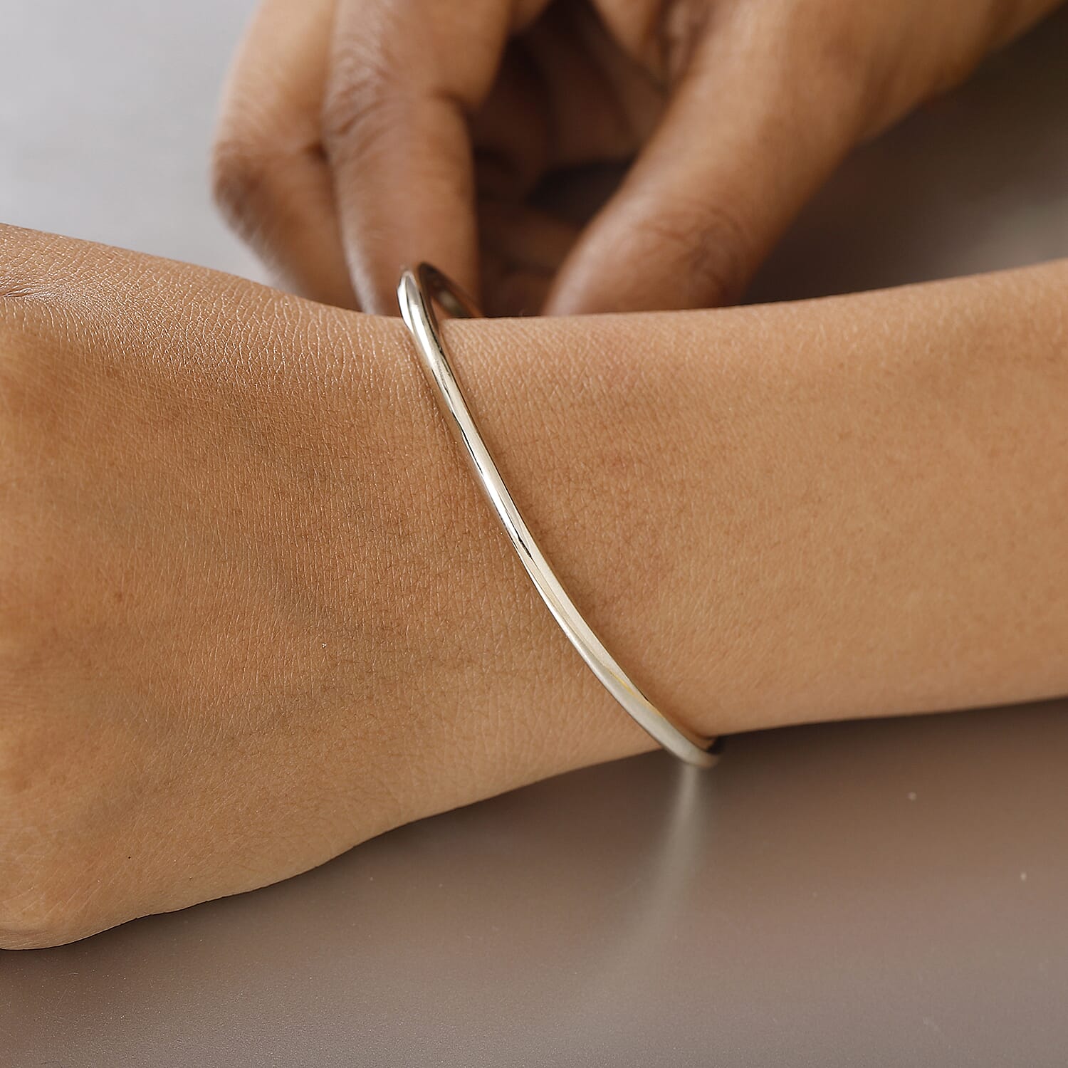 Bangle Bracelet in 14K White Gold (7.25 In) 18.25 Grams
