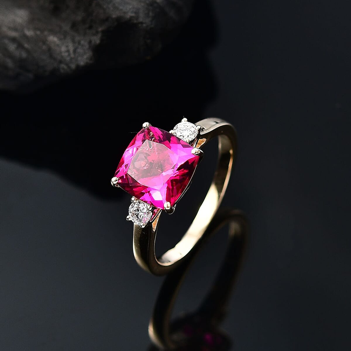 Certified & Appraised 10K Yellow Gold AAA Luxuriant Bixbite (LG) and Lab Grown Diamond (E-F, VS) Ring (Size 7.5) 3.09 ctw image number 1