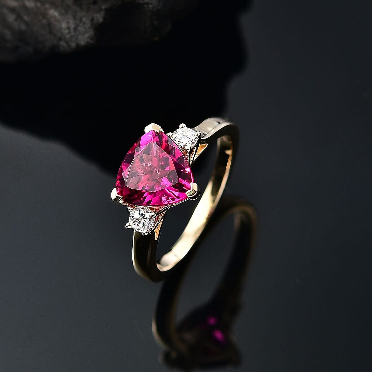 Certified & Appraised 10K Yellow Gold AAA Luxuriant Bixbite (LG) and Lab Grown Diamond (E-F, VS) Ring (Size 11.0) 2.26 ctw image number 1